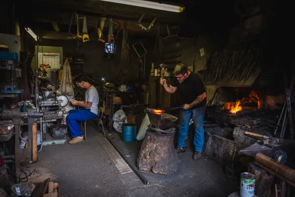 L'atelier du forgeron du Larzac, ©V. Govignon - OT Larzac Vallées