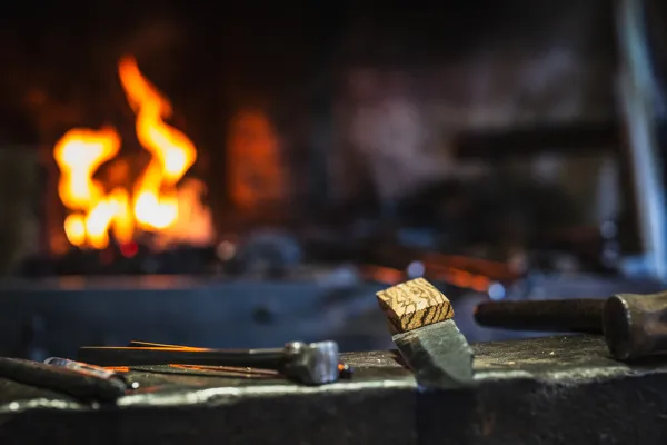 Couteau en cours de création - Forgeron du Larzac, ©V. Govignon - OT Larzac Vallées