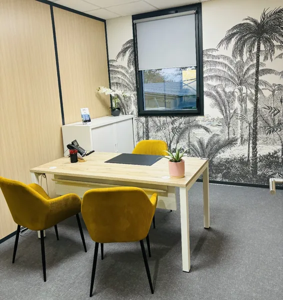 Bureau simple équipé, Buro