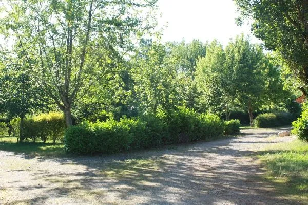 CAMPING MUNICIPAL LA GRAVE (groupes), OFFICE DE TOURISME INTERCANTONAL SAINT GENIEZ  / CAMPAGNAC