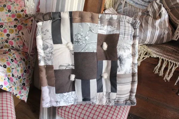 Pouf, mini réplique des matelas de laine !, Office de Tourisme Conques Marcillac