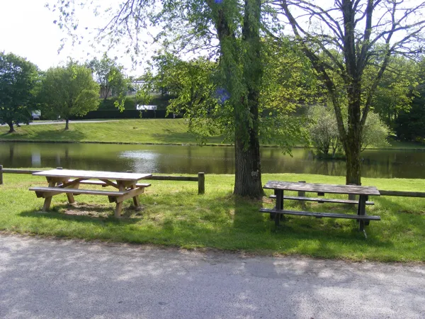 Aire de pique-nique plan d'eau de Sangayrac, OFFICE DE TOURISME CANTONAL DE SAINT AMANS DES COTS