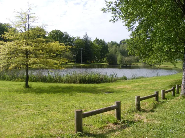 Aire de pique-nique plan d'eau de Sangayrac, OFFICE DE TOURISME CANTONAL DE SAINT AMANS DES COTS