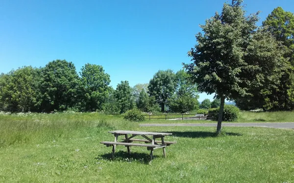Aire de pique-nique à Thérondels, OFFICE DE TOURISME DU CANTON DE MUR DE BARREZ