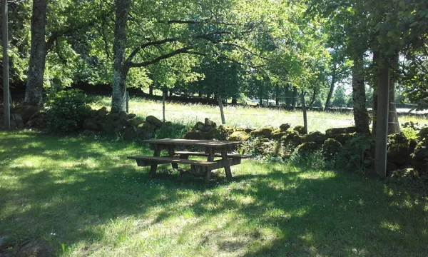 Aire de pique-nique au bassin de La Fage, OFFICE DE TOURISME DU CANTON DE MUR DE BARREZ