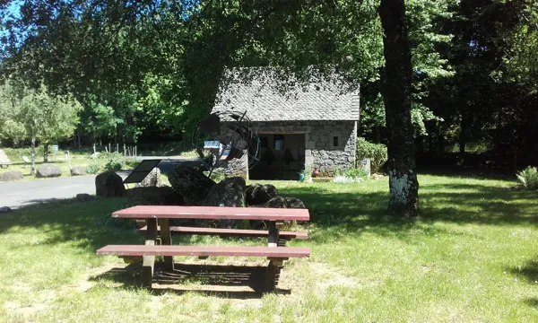 Aire de pique-nique au bassin de La Fage, OFFICE DE TOURISME DU CANTON DE MUR DE BARREZ