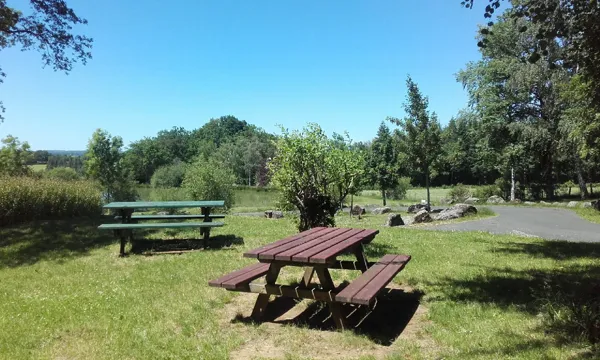 Aire de pique-nique au bassin de La Fage, OFFICE DE TOURISME DU CANTON DE MUR DE BARREZ
