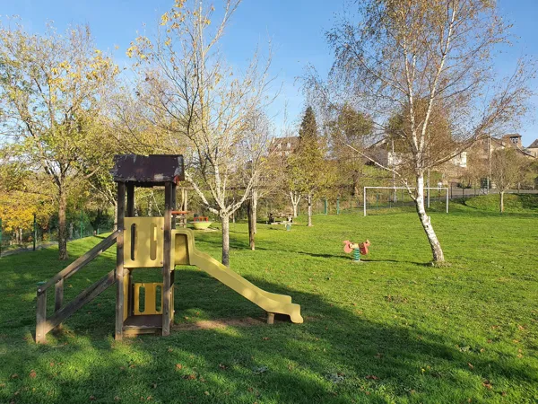 Aire de pique-nique terrain de jeux de Campouriez, OFFICE DE TOURISME CANTONAL DE SAINT AMANS DES COTS