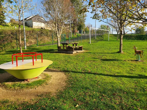 Aire de pique-nique terrain de jeux de Campouriez, OFFICE DE TOURISME CANTONAL DE SAINT AMANS DES COTS