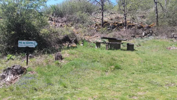 Aire de pique-nique du Pic du Castel, OFFICE DE TOURISME CANTONAL DE SAINT AMANS DES COTS