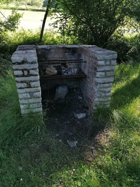 Aire de pique-nique de la fontaine d'Esparces à  Vimenet, Office de Tourisme des Causses à l'Aubrac