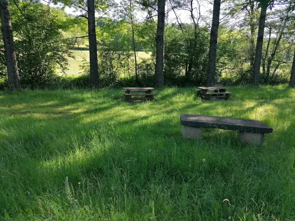 Aire de pique-nique de la fontaine d'Esparces à  Vimenet, Office de Tourisme des Causses à l'Aubrac