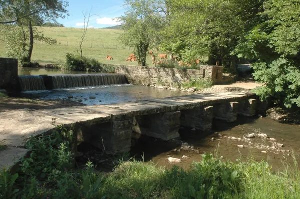 Aire de Pique-nique - Les Passes à Recoules-Prévinquières, Office de Tourisme des Causses à l'Aubrac