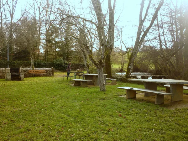 Aire de Pique-nique - Les Passes à Recoules-Prévinquières, Office de Tourisme des Causses à l'Aubrac
