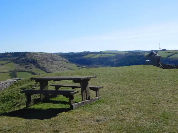 Aire de pique-nique du château de Sévérac, Office de Tourisme des Causses à l'Aubrac