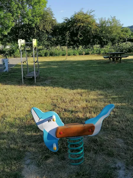 Aire de pique-nique à Laissac, Office de Tourisme des Causses à l'Aubrac