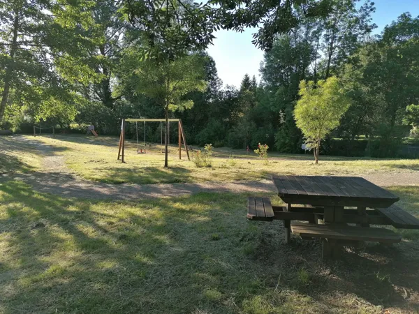 Aire de pique-nique à Bertholène, Office de Tourisme des Causses à l'Aubrac