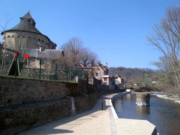 Aire de pique-nique à Sainte Eulalie d'Olt, Office de Tourisme des Causses à l'Aubrac