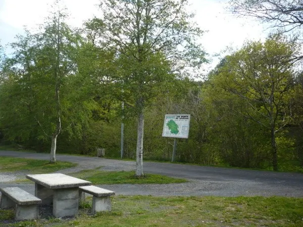 Aire de pique-nique, OFFICE DE TOURISME DE PARELOUP LEVEZOU