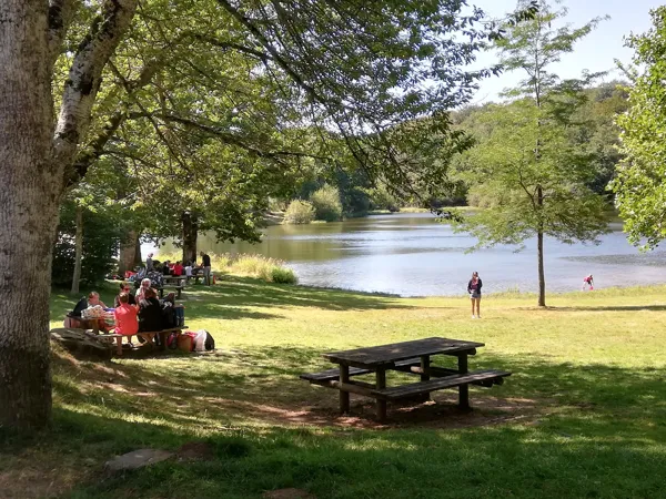 Aire de pique-nique, OFFICE DE TOURISME DE PARELOUP LEVEZOU