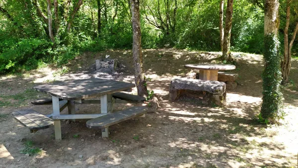Aire de pique-nique de l'espace Ladoux, OFFICE DE TOURISME LARZAC VALLEES