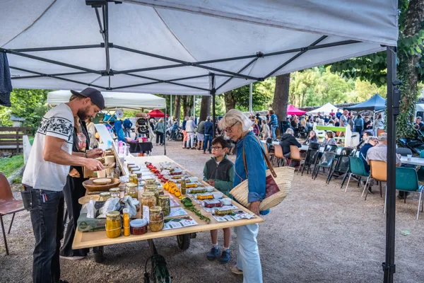 Mic's Chilli - Marché nocturne St-Jean du Bruel, ©V. Govignon - OT Larzac Vallées
