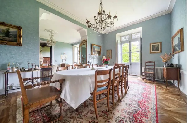 GROUPE - Château de Laumière, Château de Laumière