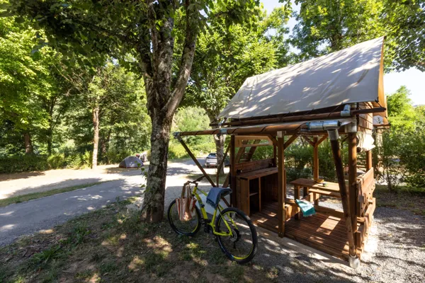 Tente bivouac pour randonneurs et cyclistes Camping le Val de Saures 12 140 Entraygues sur Truyère, Thomas Lambelin