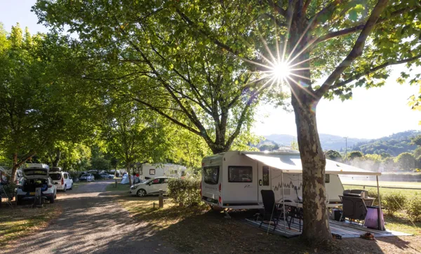 Emplacement Caravane Camping le Val de Saures 12 140 Entraygues sur Truyère, Thomas Lambelin