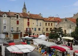 Marché nocturne à Aguessac