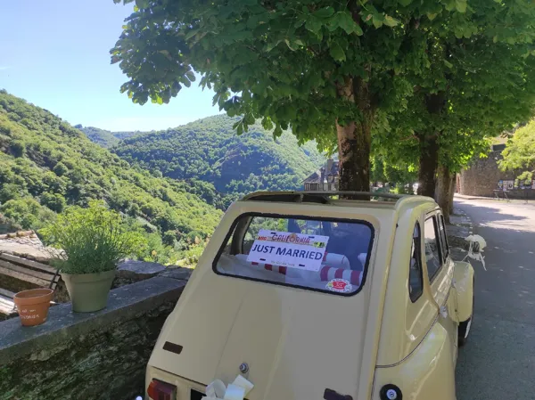 Vive les mariés, La Maison de Conques