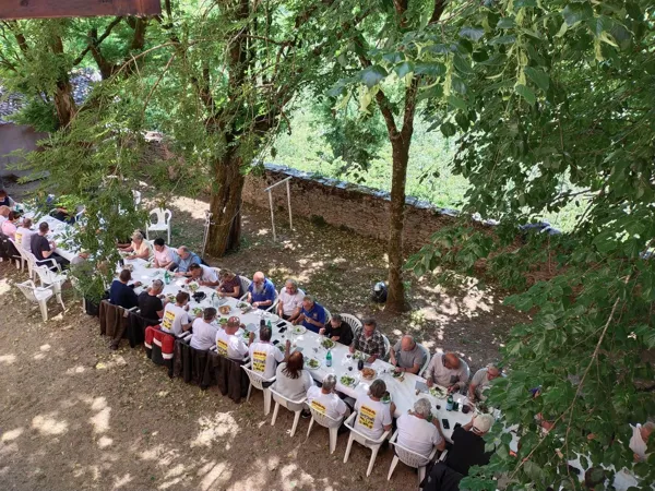 Repas sur la terrasse, La Maison de Conques