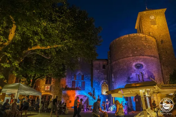 Marché nocturne, ©Virginie Govignon - OFFICE DE TOURISME LARZAC VALLEES