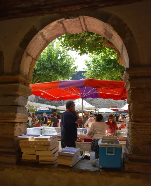 Petit Marché des Producteurs de Pays et marché traditionnel du mercredi matin à St Geniez