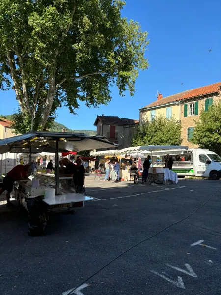 Marché hebdomadaire d'été