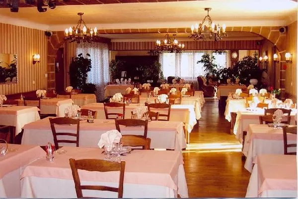 Josette ANGLADE - Salle de restaurant, Josette ANGLADE