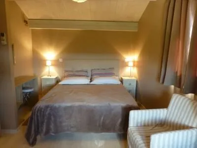 Les Gîtes du Hameau de Bouyssi, ROQUEFORT TOURISME