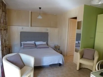 Les Gîtes du Hameau de Bouyssi, ROQUEFORT TOURISME