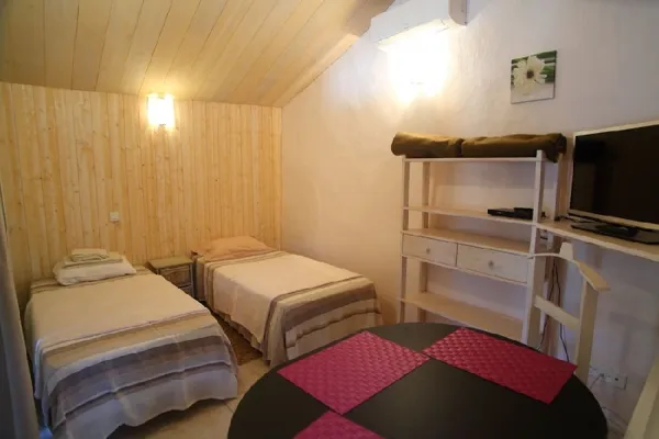 Les Gîtes du Hameau de Bouyssi, ROQUEFORT TOURISME