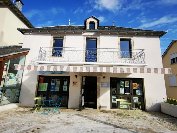 Salle de réunion à Villefranche de Panat - Mairie, OFFICE DE TOURISME DE PARELOUP LEVEZOU