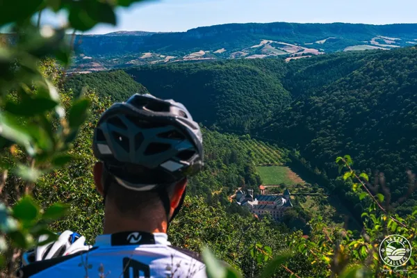 Circuit Les avants-causses du Larzac, OFFICE DE TOURISME LARZAC VALLEES