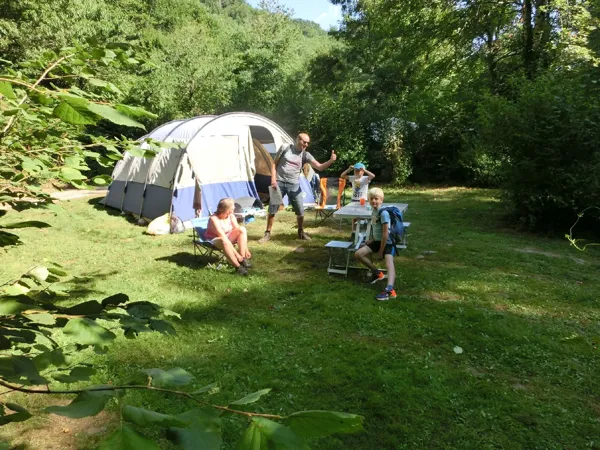 Camping dans la nature, ©CampingLemoulindeLiort
