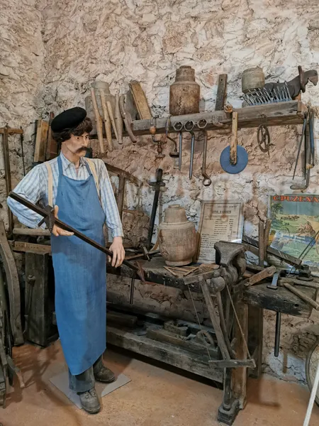 Musée des traditions aveyronnaise
Le féron, 