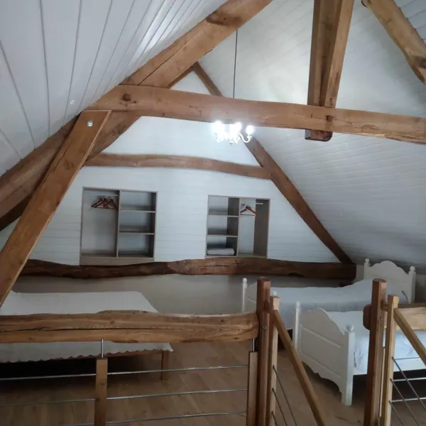 La Grange du Poussié lits sous la charpente