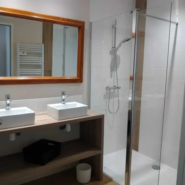 La Grange du Poussié salle d'eau