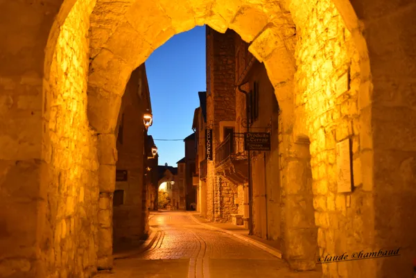 Porte de la tour des commandeurs à La Cavalerie., Claude Chambaud