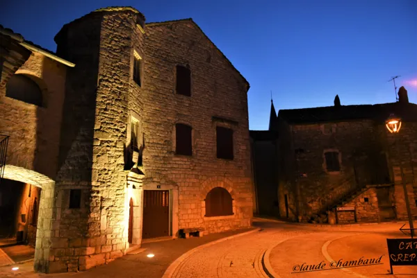 La place des Templiers à La Cavalerie., Claude Chambaud