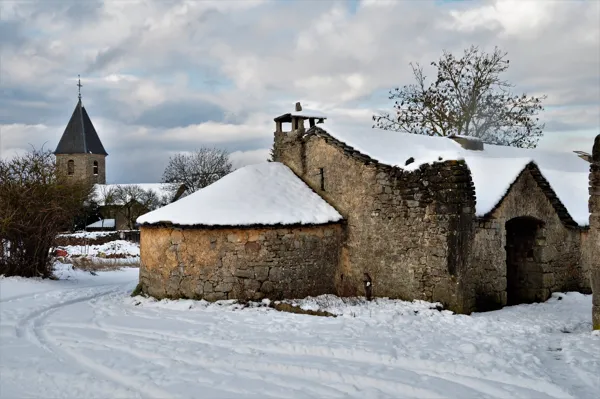 Hameau de St Martin du Larzac enneigé., Claude Chambaud