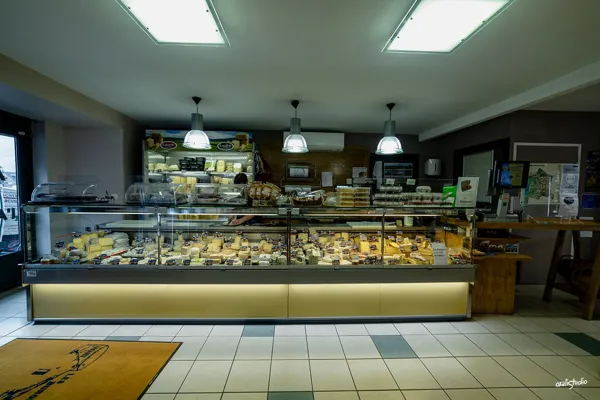 Les Buronniers - Vitrine de Fromages, 