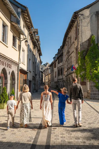 Remontez la Grand'Rue, intra-muros, Nicomphoto-Tourisme en Aubrac